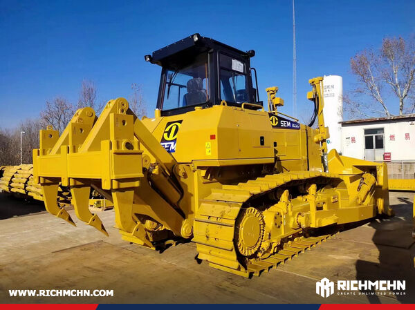 20230206_Ecuador 1 SEM Bulldozer SEM822D (1).jpg