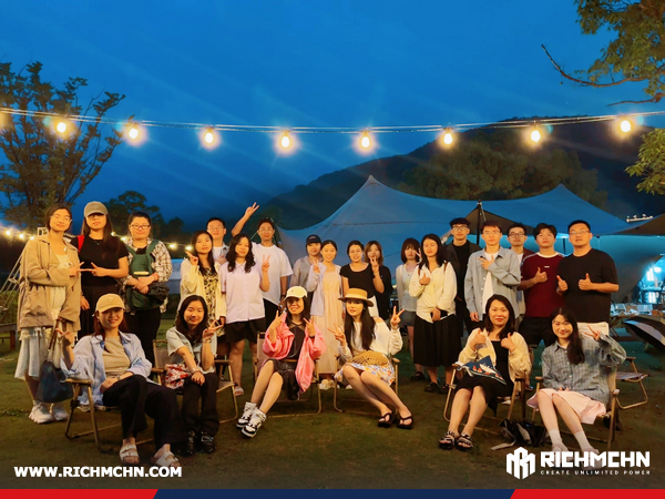 RICHMCHN Team Enjoys Coastal Retreat in Xiangshan