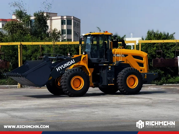 Canada - 2 Units HYUNDAI HL665XL Wheel Loaders