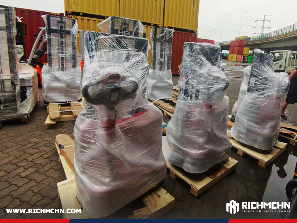 Poland - 11 Units HELI CDD15J Electric Pallet Stackers