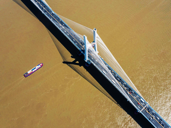 Shuangliu Yangtze River Bridge Opens to Traffic