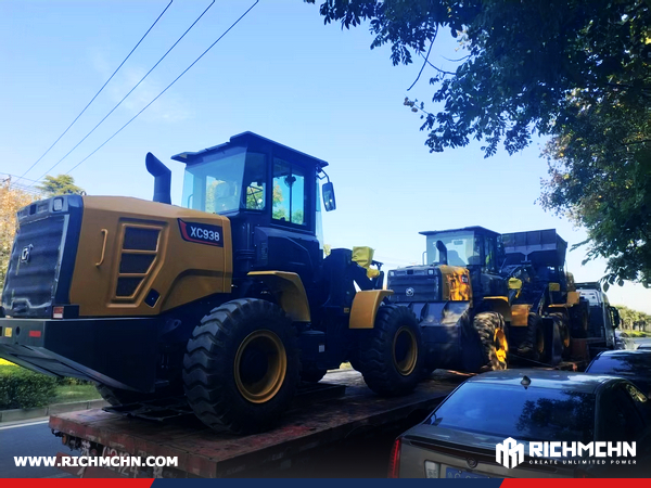 Argentina - 2 Units LUTONG LTS2404 Farm Tractors & 4 Units XCMG XC938 Wheel Loaders