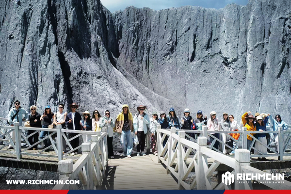 RICHMCHN Journey to Western Sichuan: Chasing Dreams and Moving Forward Together