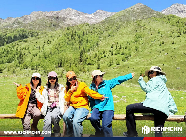 RICHMCHN Journey to Western Sichuan: Chasing Dreams and Moving Forward Together