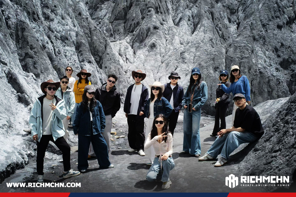 RICHMCHN Journey to Western Sichuan: Chasing Dreams and Moving Forward Together