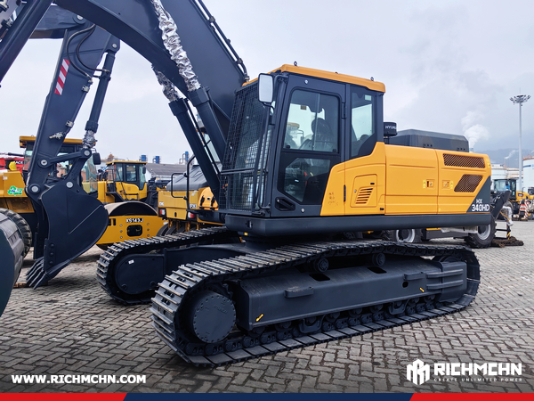 Algeria - 1 HYUNDAI HX340HD Crawler Excavator