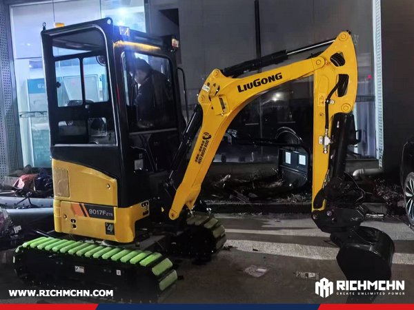 Costa Rica - 1 Unit LIUGONG CLG6611E Road Roller & 1 9017FZTSG4 Excavator