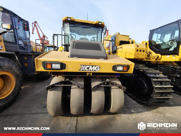 Algeria - 1 Unit XCMG XP263S Pneumatic Road Roller