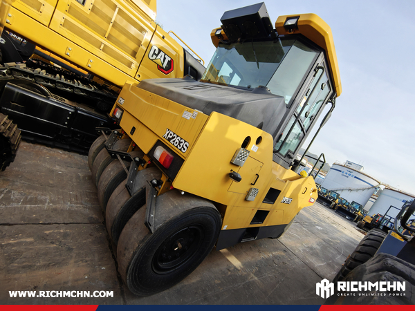 Algeria - 1 Unit XCMG XP263S Pneumatic Road Roller