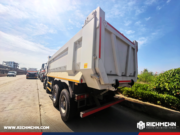 Algeria - 1 Unit SINOTRUK ZZ3317V3267B1 Dump Truck & 1 SHACMAN F3000 Dump Truck & 1 F3000 Mixer Truck & 1 SHACMAN Sprinkler Truck